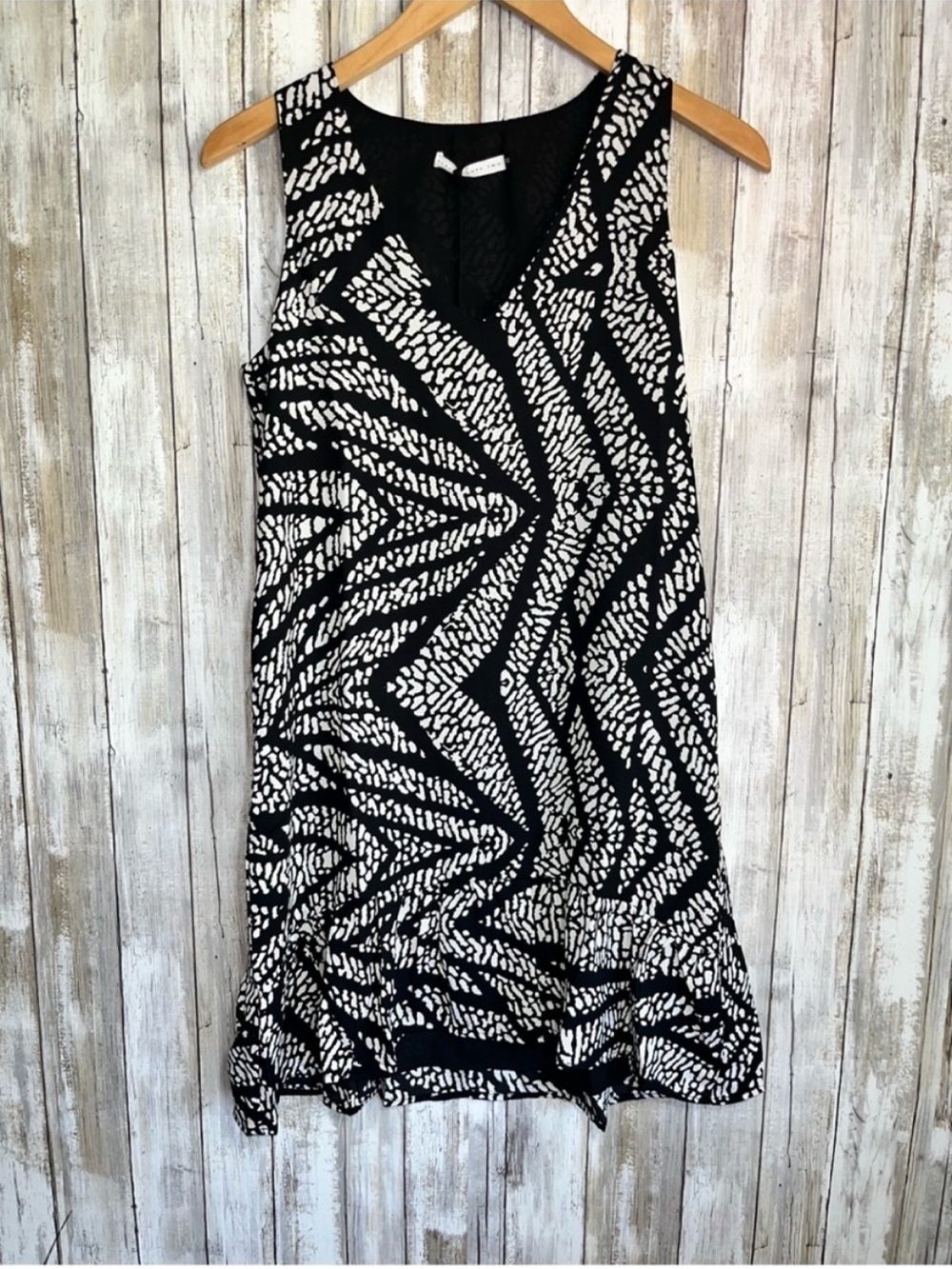 Three Eighty Two NWT Black White Geometric Print Sleeveless Dress XS Flowy Hem